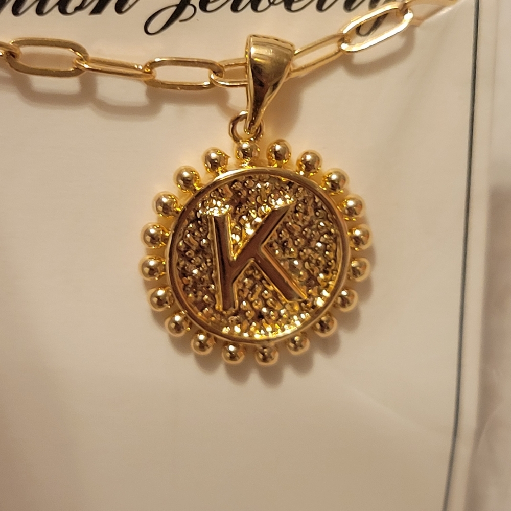 NEW K INITIAL CIRCLE GOLD COIN STYLE PENDANT NECKLACE NWT